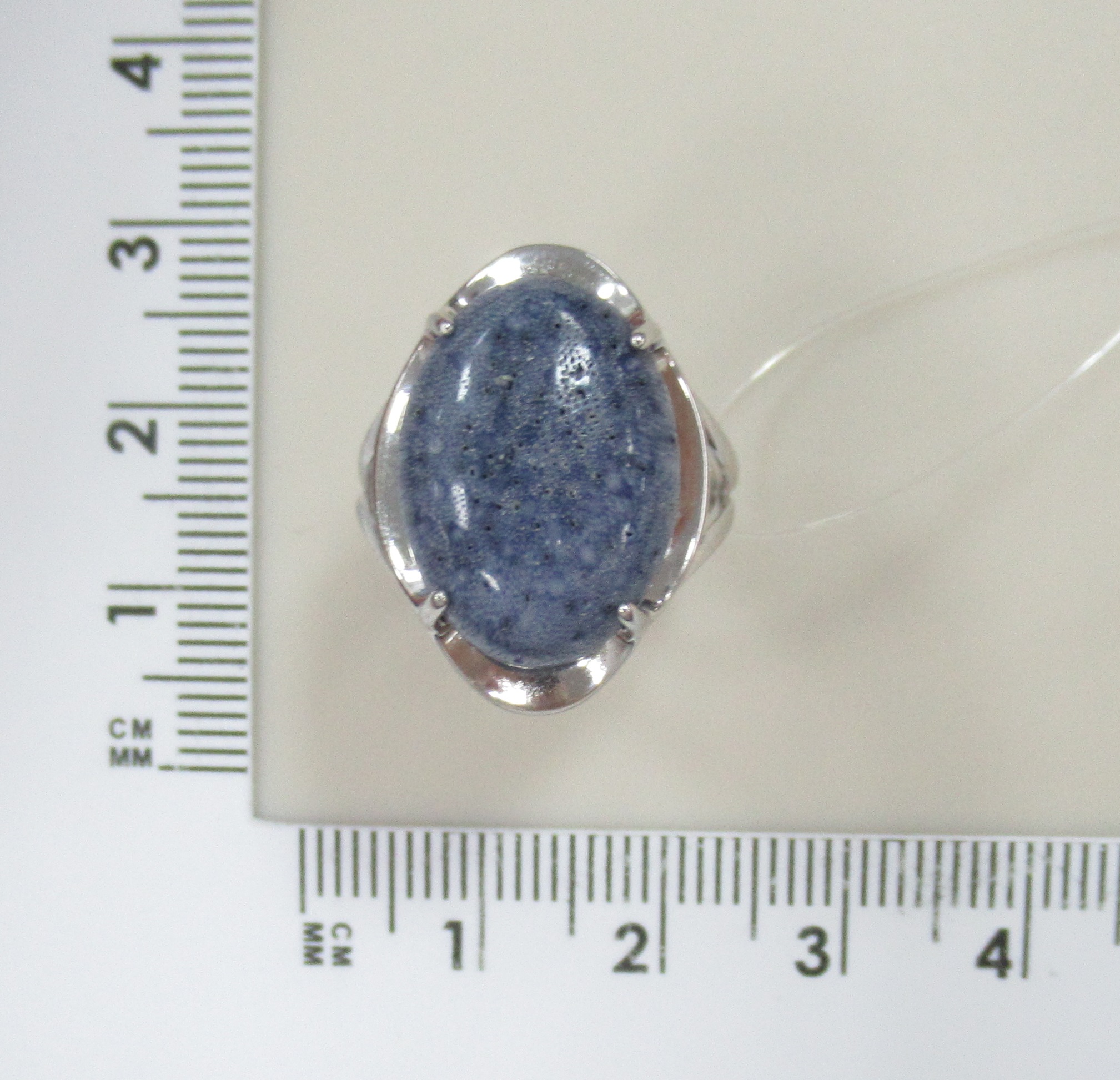 Серебряное кольцо с кораллом Акори